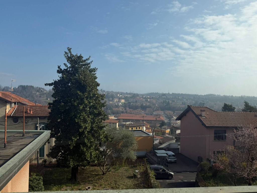 casa indipendente in vendita a Varese in zona Viale Belforte