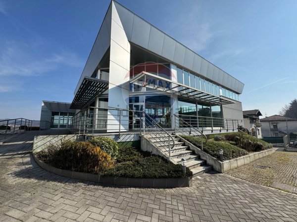 locale commerciale in vendita a Varese in zona Viale Belforte