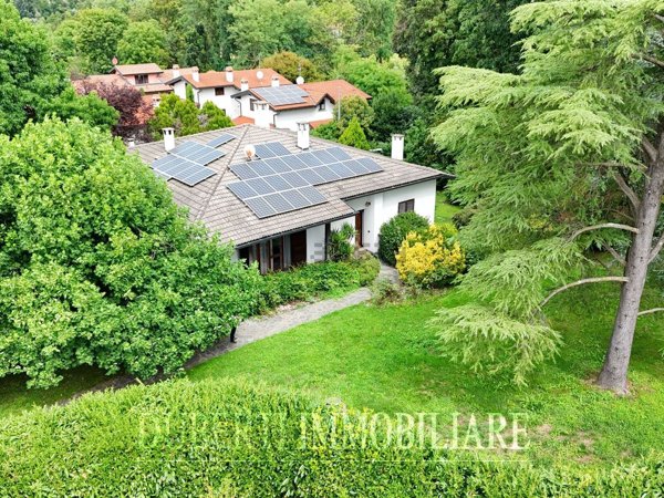 casa indipendente in vendita a Varese in zona Bobbiate