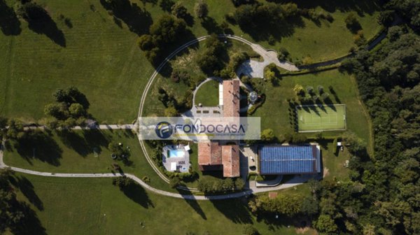 negozio in vendita a Varese in zona Viale Belforte