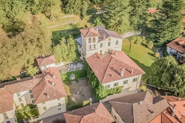 villa in vendita a Varese in zona Biumo