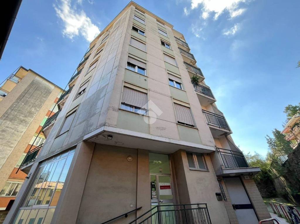 appartamento in vendita a Varese in zona Biumo