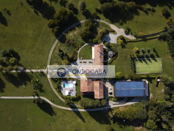 casa indipendente in vendita a Varese in zona Bizzozero