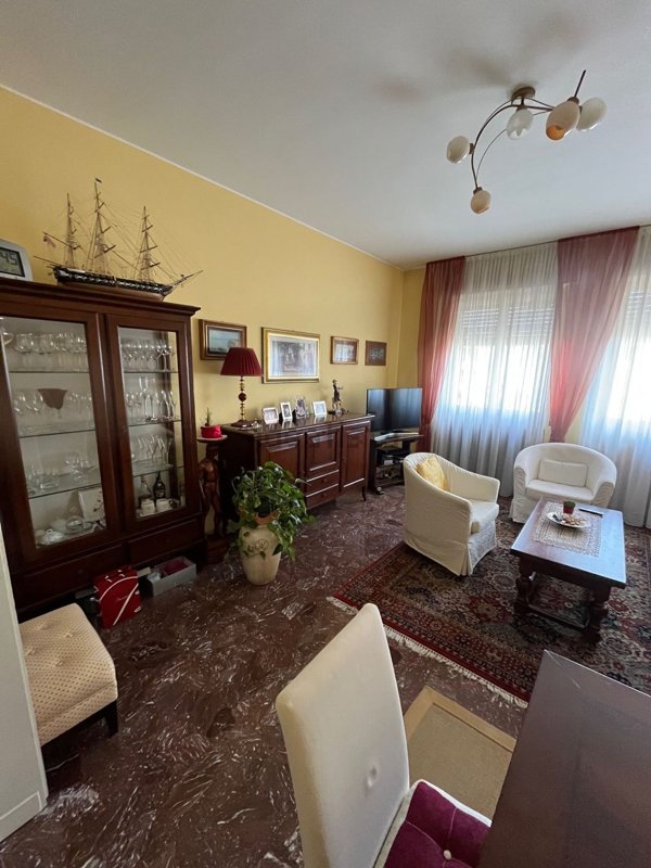 appartamento in vendita a Varese in zona Biumo