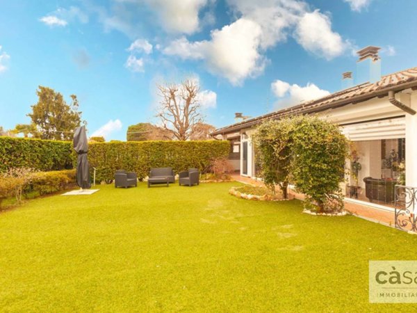casa indipendente in vendita a Varese in zona Giubiano