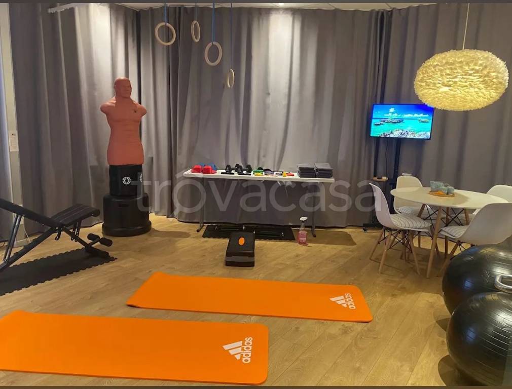 negozio in vendita a Varese in zona Masnago