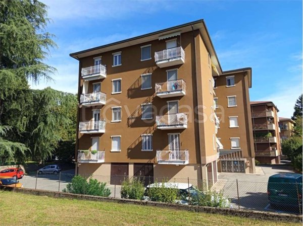 appartamento in vendita a Varese in zona Viale Aguggiari