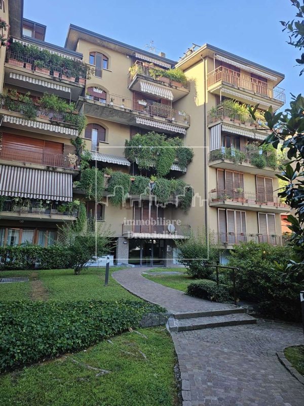 appartamento in vendita a Varese in zona Brunella