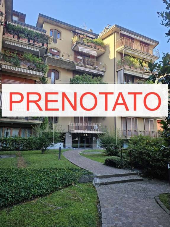 appartamento in vendita a Varese in zona Brunella