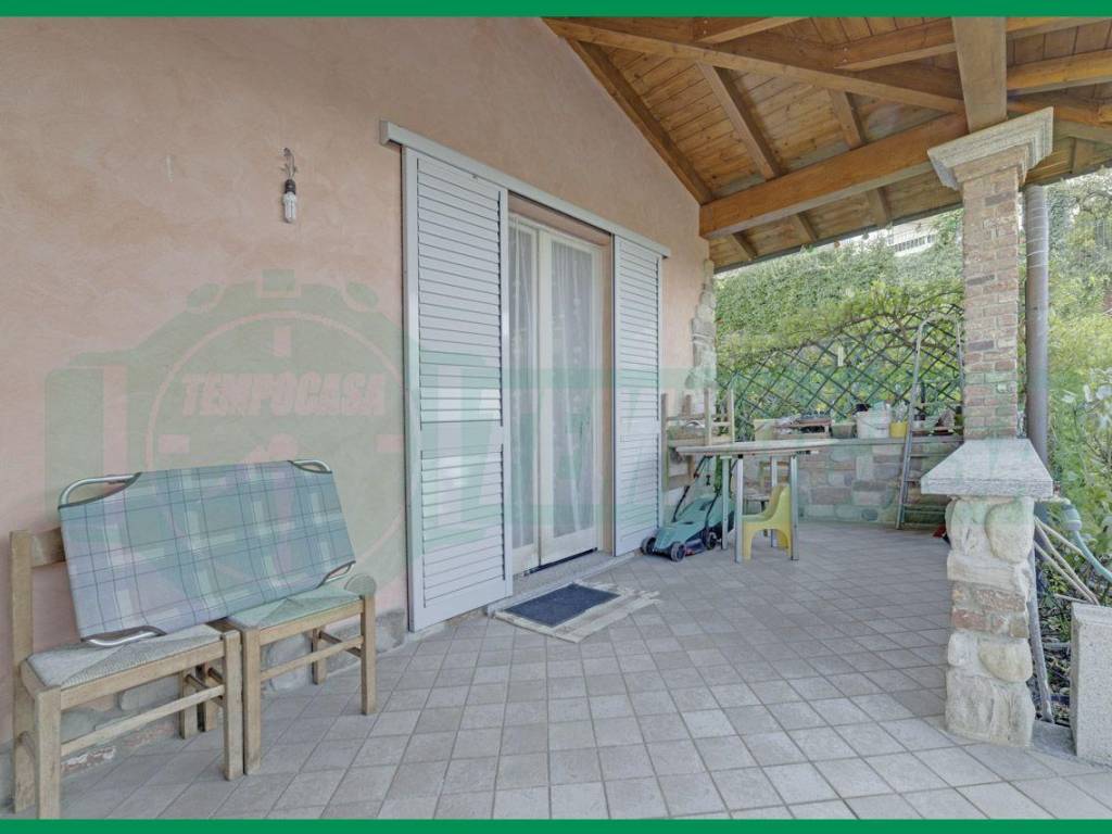 casa indipendente in vendita a Varese in zona Giubiano