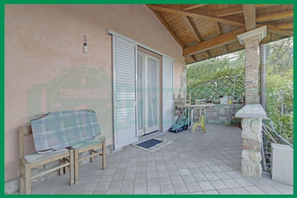 casa indipendente in vendita a Varese in zona Giubiano
