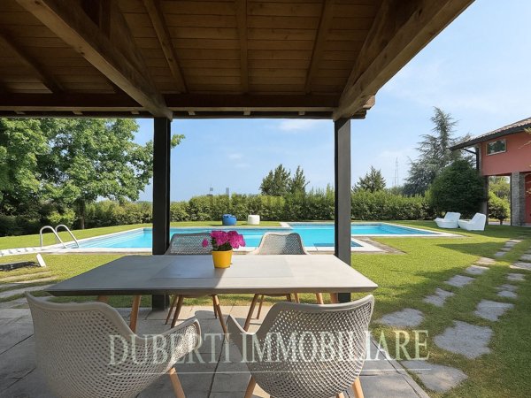 casa indipendente in vendita a Varese in zona Centro Città