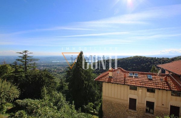 appartamento in vendita a Varese in zona Santa Maria del Monte