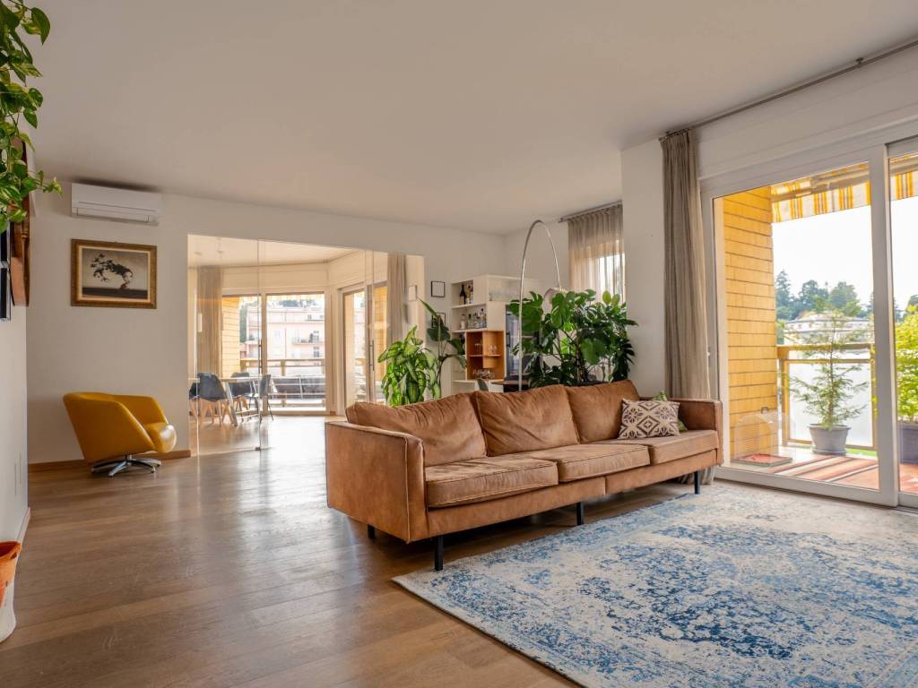 appartamento in vendita a Varese in zona Biumo