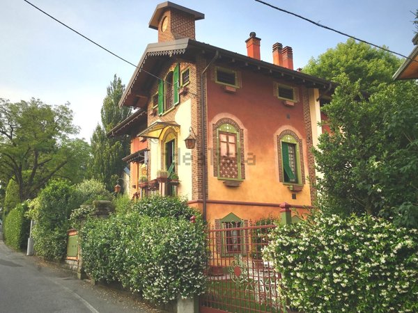 casa indipendente in vendita a Varese in zona Giubiano