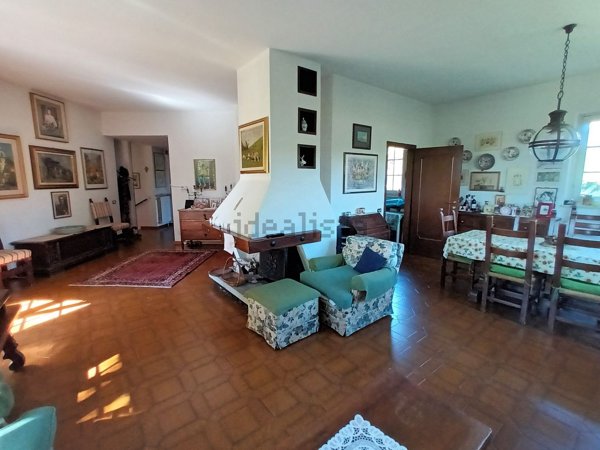 casa indipendente in vendita a Varese in zona Casbeno