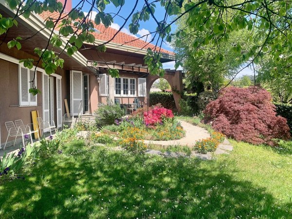 casa indipendente in vendita a Varese in zona Centro Città