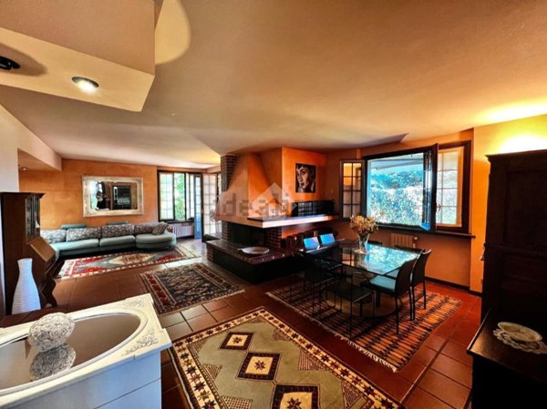 casa indipendente in vendita a Varese in zona Centro Città