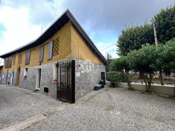 casa indipendente in vendita a Varese in zona Bizzozero