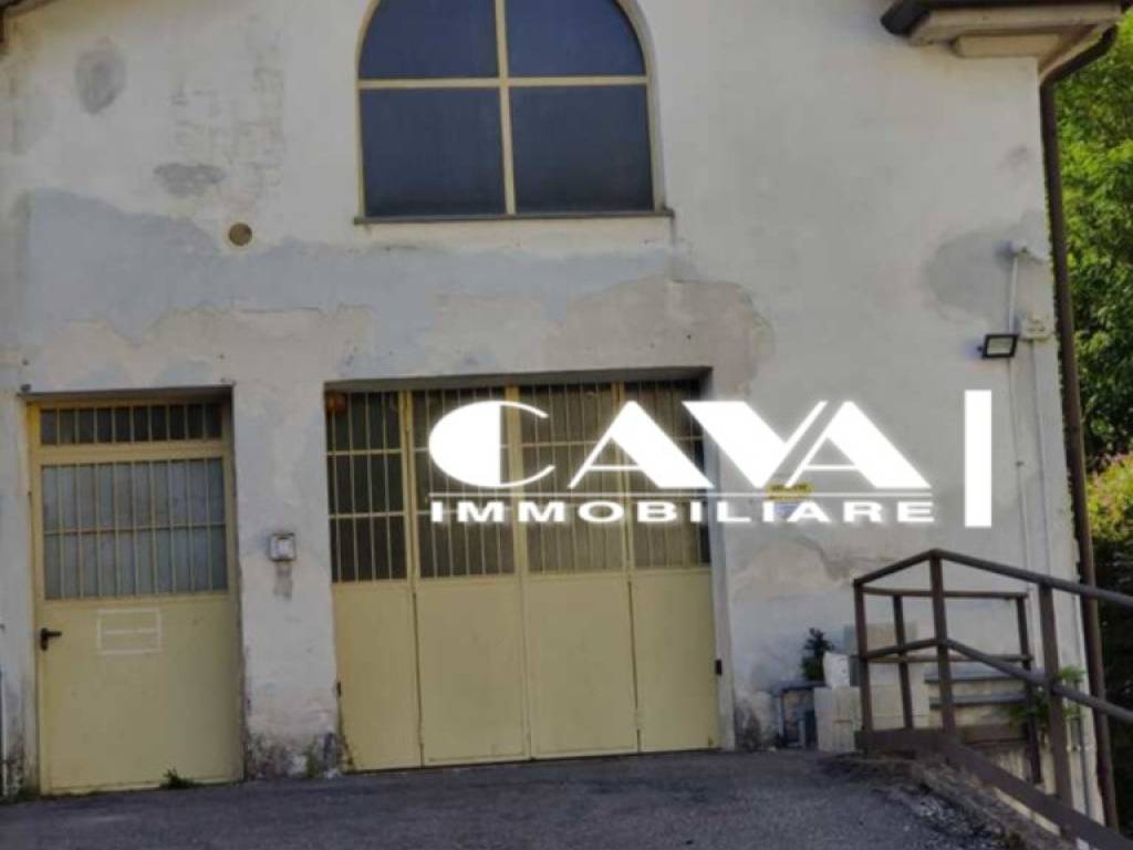 locale commerciale in vendita a Varese in zona Viale Belforte