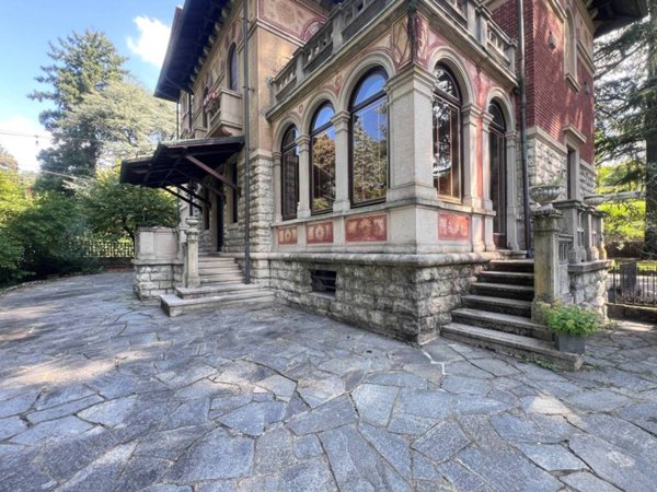 casa indipendente in vendita a Varese in zona Schiranna