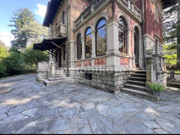 casa indipendente in vendita a Varese in zona Capolago