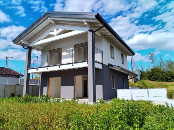 casa indipendente in vendita a Varese in zona Biumo
