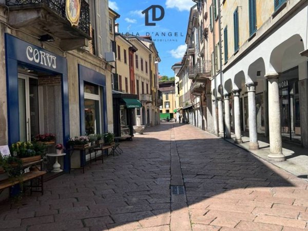 negozio in vendita a Varese in zona Biumo