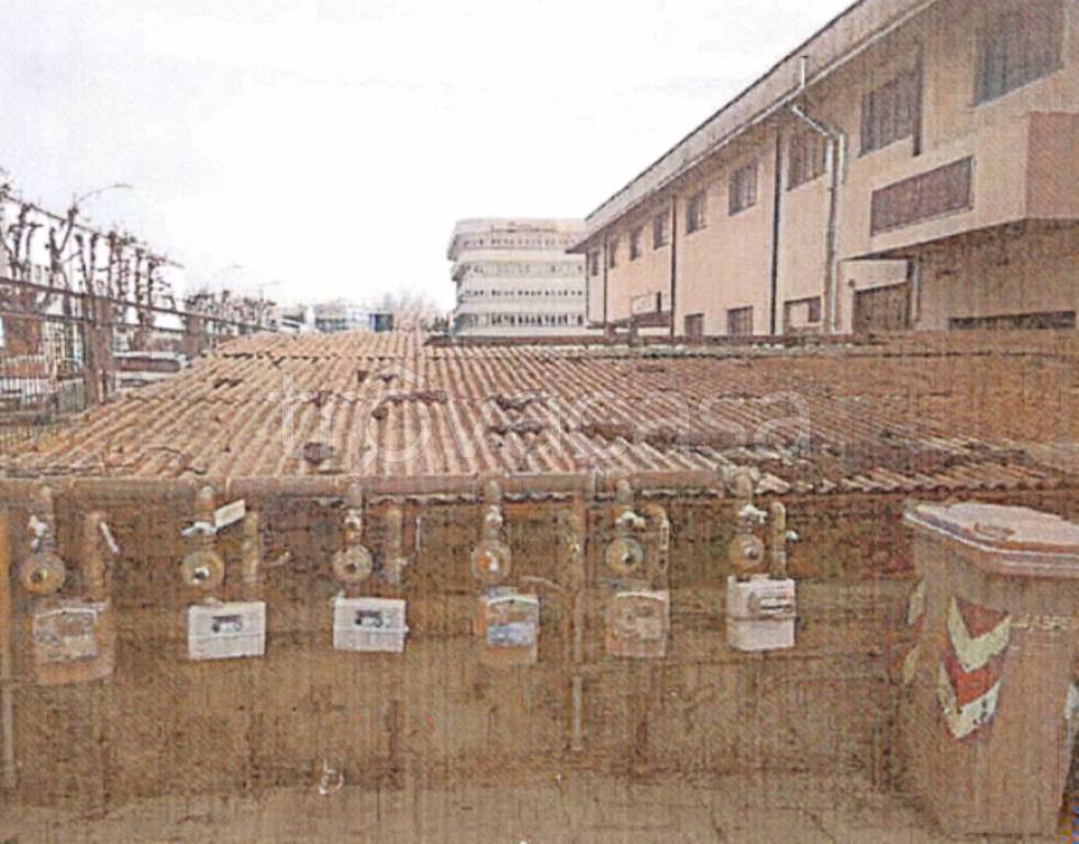 locale commerciale in vendita a Varese in zona Giubiano