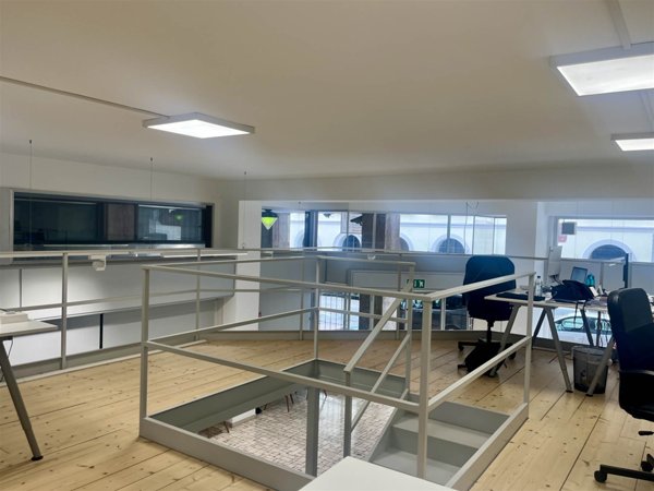 ufficio in vendita a Varese in zona Centro Città