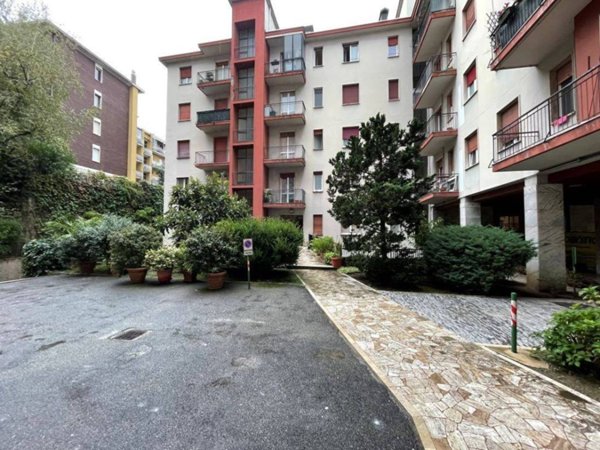 appartamento in vendita a Varese in zona Giubiano