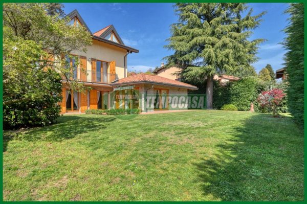 casa indipendente in vendita a Varese