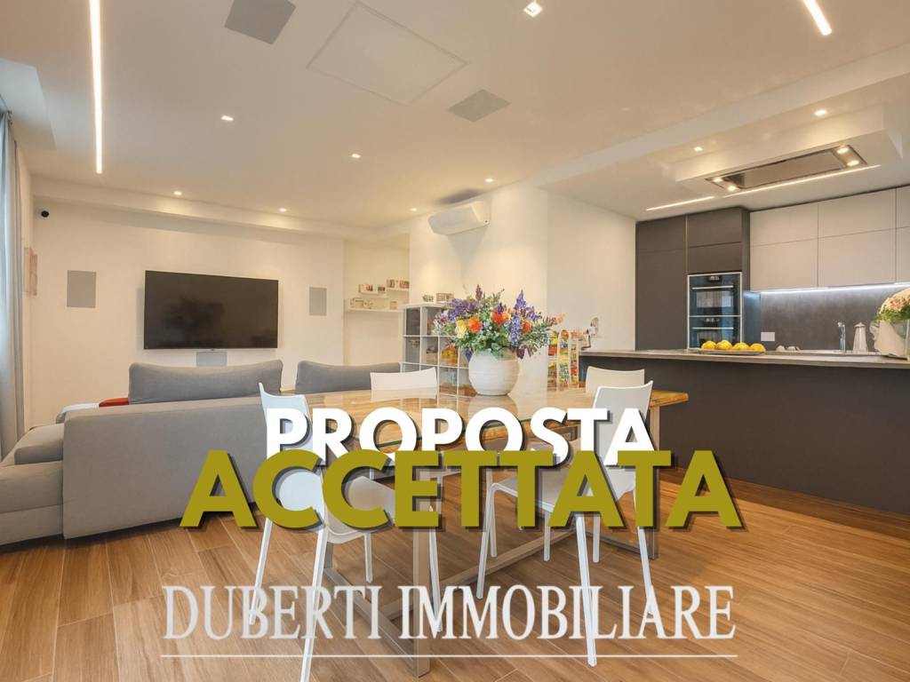 appartamento in vendita a Varese in zona Biumo