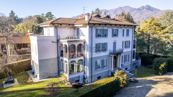 appartamento in vendita a Varese in zona Avigno