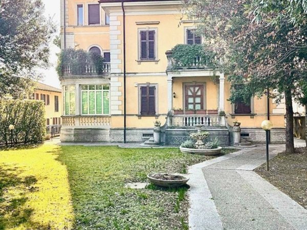 appartamento in vendita a Varese in zona Bizzozero