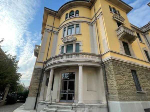 appartamento in vendita a Varese in zona Giubiano
