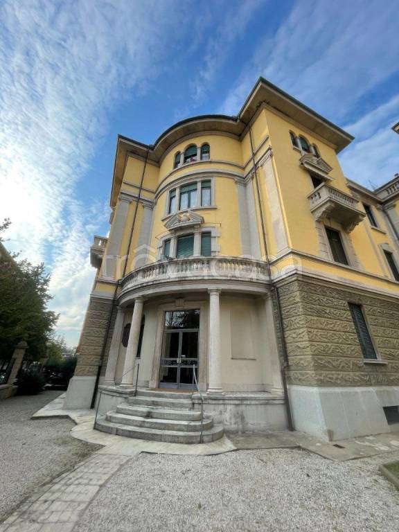 appartamento in vendita a Varese in zona Giubiano