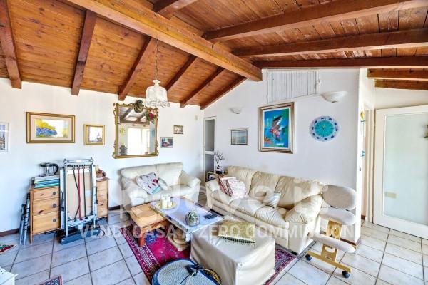 appartamento in vendita a Varese in zona Casbeno