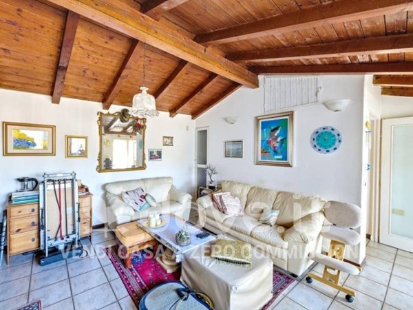 appartamento in vendita a Varese in zona Casbeno