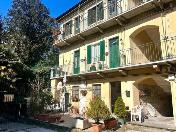 appartamento in vendita a Varese in zona Biumo
