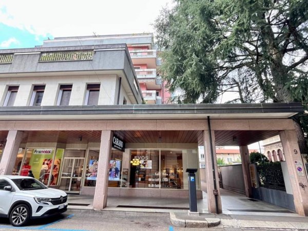 appartamento in vendita a Varese in zona Biumo