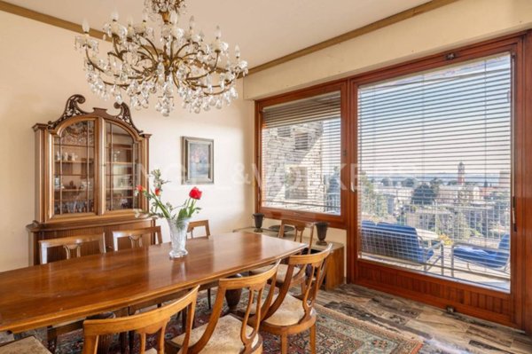 casa indipendente in vendita a Varese in zona Casbeno