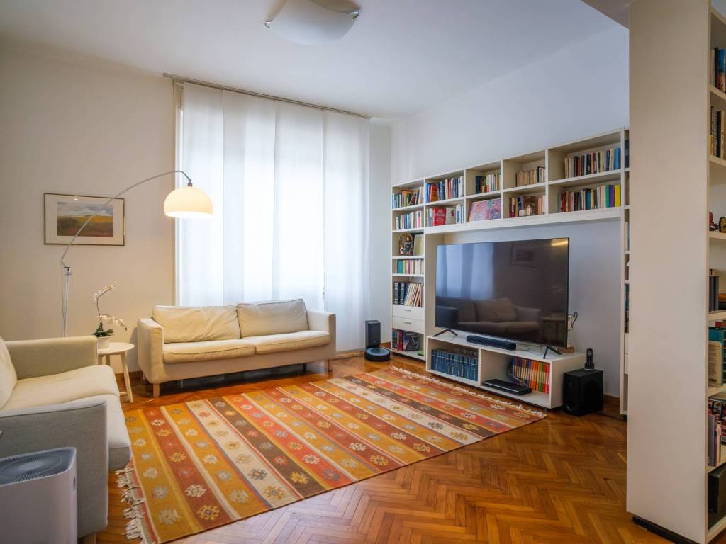 appartamento in vendita a Varese in zona Biumo