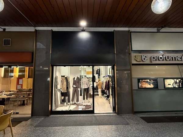 negozio in vendita a Varese in zona Biumo