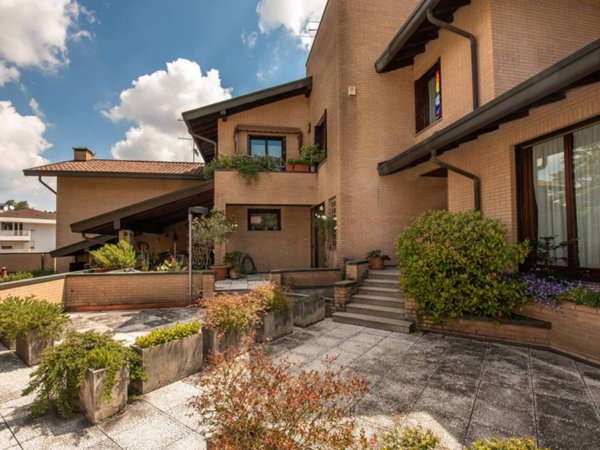 appartamento in vendita a Varese in zona Casbeno