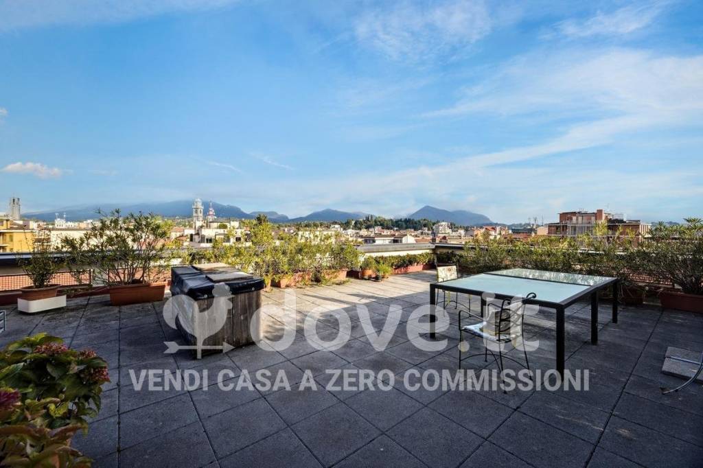 appartamento in vendita a Varese in zona Centro Città