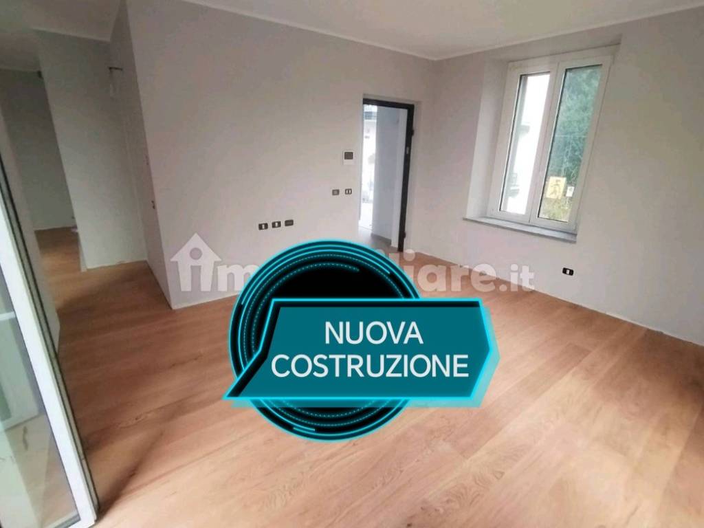 appartamento in vendita a Varese in zona Brunella
