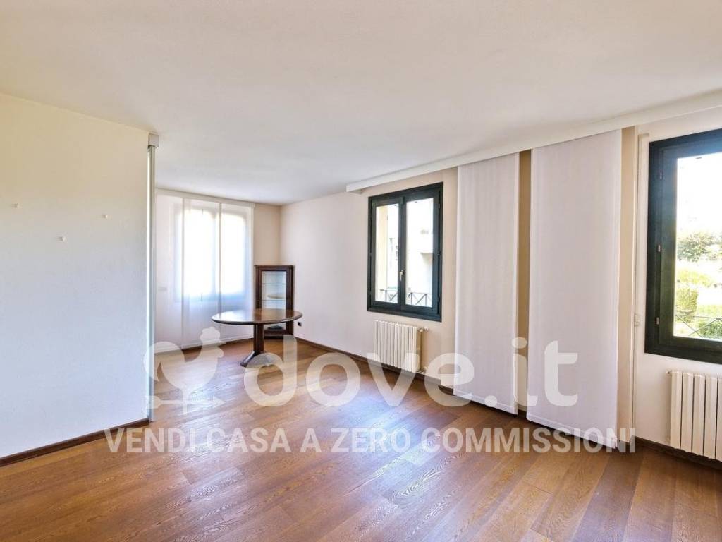 appartamento in vendita a Varese in zona Giubiano
