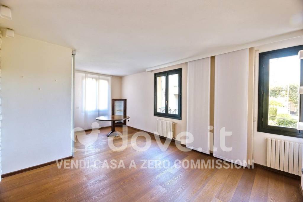 appartamento in vendita a Varese in zona Giubiano
