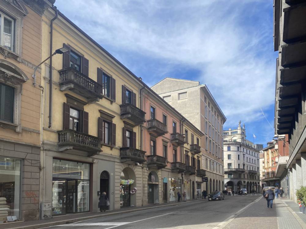 appartamento in vendita a Varese in zona Centro Città